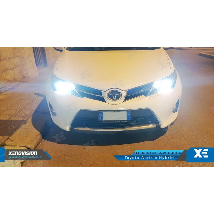 <p>Kit Xenon 35W specifico per il faro della Toyota Auris, con lampade specifiche introvabili, a 6000k. Plug&amp;Play zero spie, contiene tutto l&#39;occorrente. L&#39;unico con lampade Xenon in tinta con i Led originali del faro.&nbsp; </p>