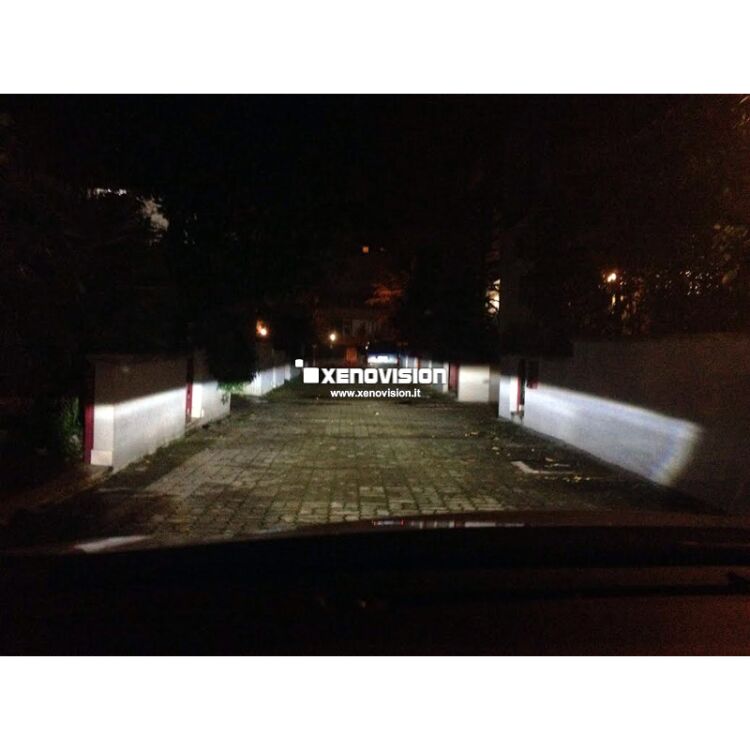 <p>Kit Xenon 35W specifico per il faro della Toyota Auris, con lampade specifiche introvabili, a 6000k. Plug&amp;Play zero spie, contiene tutto l&#39;occorrente. L&#39;unico con lampade Xenon in tinta con i Led originali del faro.&nbsp; </p>