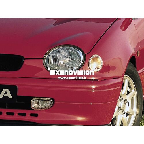 <p>Kit BiXenon 35W e Luci Posizione a Led in tinta, pacchetto specifico per Toyota Corolla. Plug&amp;Play, contiene tutto l'occorrente. Luce Bianco Lunare 6000k.</p>