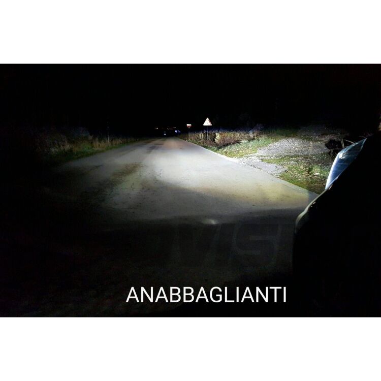 <p>Kit Xenon 35W specifico per il faro della Toyota IQ , Luci Targa e Luci Posizione a Led in tinta. Plug&amp;Play zero spie, contiene tutto l'occorrente. Luce Bianco Lunare 6000k</p>