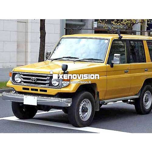 <p>Kit BiXenon 55W specifico per il faro della Toyota Land Cruiser con innesto H4 e Luci Posizione a Led in tinta. Plug&amp;Play zero spie, contiene tutto l'occorrente. Luce Bianco Lunare 6000k.</p>