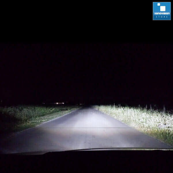 <p>Kit Xenon 35W specifico per il faro della Toyota Verso e Luci Posizione Led in tinta. Plug&amp;Play zero spie, contiene tutto l&#39;occorrente. Luce Bianco Lunare 6000k.</p>