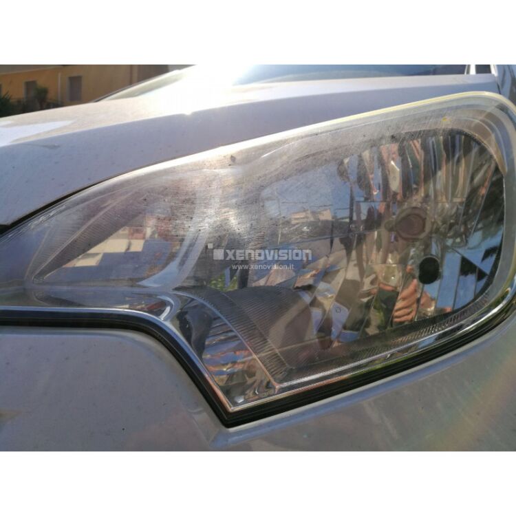 Kit bixenon 35W specifico per il faro della Toyota Verso S e Luci Posizione Led in tinta. Plug&amp;Play zero spie, contiene tutto l&#39;occorrente. Luce Bianco Lunare 6000k.