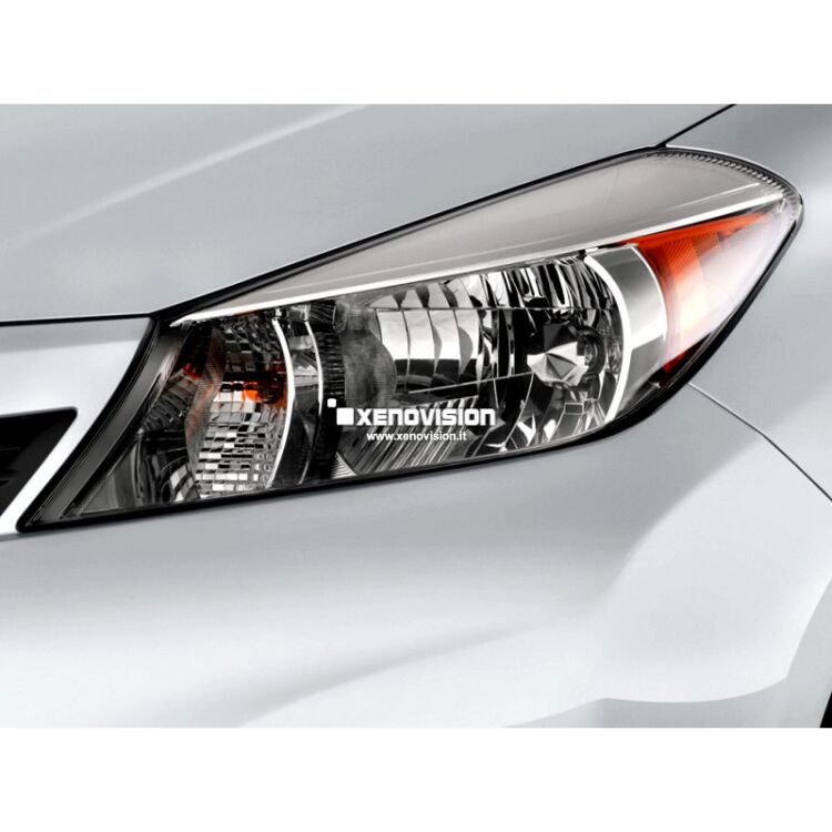 <p>Kit BiXenon 35W specifico per il faro della Toyota Yaris&nbsp;e Luci Posizione Led in tinta. Plug&amp;Play zero spie, contiene tutto l'occorrente. Luce Bianco Lunare 6000k.</p>