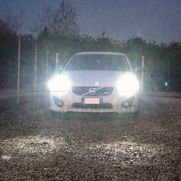 Kit Xenon Focus Pro Korea 35W specifico per il faro della Volvo C30 dal 2007 al 2013. Plug&amp;Play zero spie, contiene tutto l&#39;occorrente. Luce Bianco Solare 5300k.