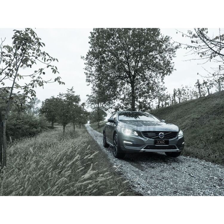 Kit Xenon Focus Pro Korea 35W specifico per il faro della Volvo V60 dal 2013 in poi. Plug&amp;Play zero spie, contiene tutto l&#39;occorrente. Luce Bianco Lunare 6100k.