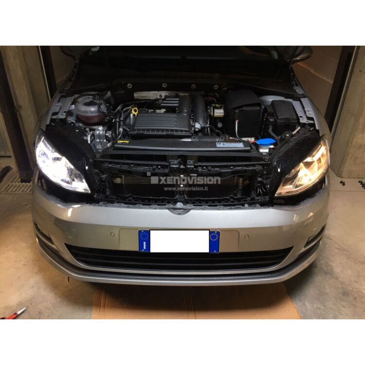 <p>Kit Xenon Specifico per i fari della tua VW Golf VII. Engineered by Xenovision - Qualit&agrave; Massima.</p>