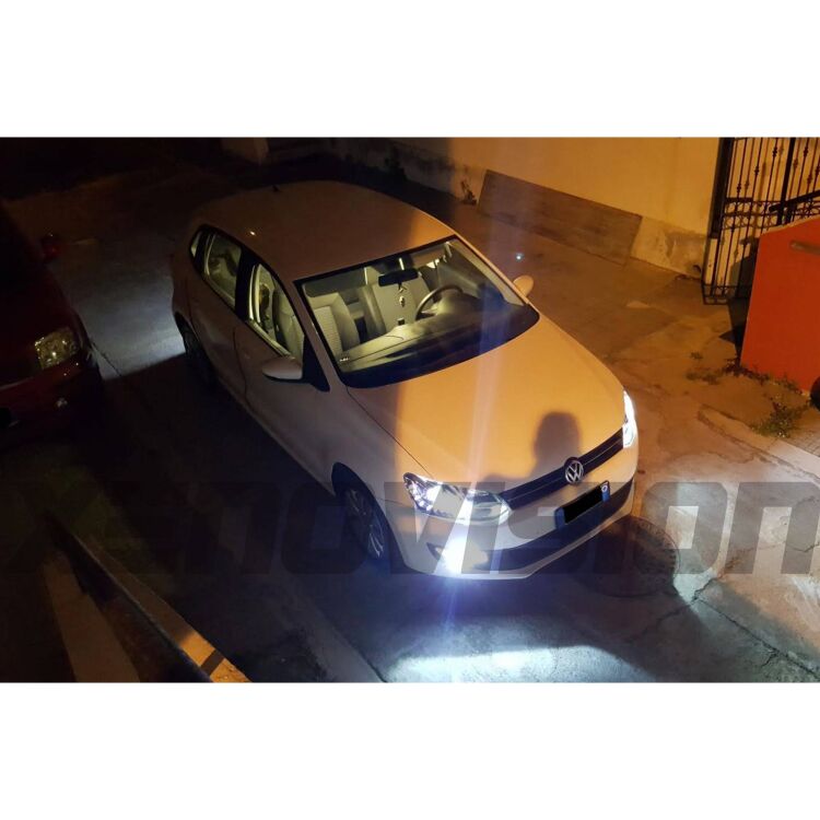 <p>Kit Xenon specifico per il faro della VW Polo 6R Comfortline 2009 in poi e Luci Posizione a Led in tinta. Plug&amp;Play zero spie, contiene tutto l'occorrente. Luce Bianco Lunare 6000K.</p>
<p>&nbsp;</p>