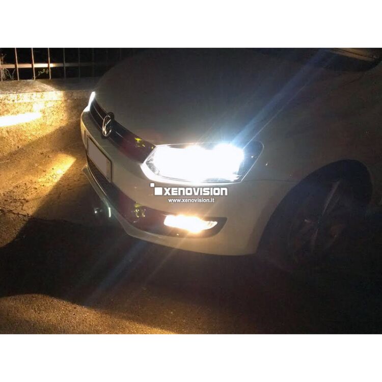 <p>Kit Xenon FocusPRO Korea 35W specifico per il faro della VW Polo 6R Highline e Luci Posizione a Led in tinta. Plug&amp;Play zero spie, contiene tutto l'occorrente. Luce Bianco Lunare 6000K.</p>
<p>&nbsp;</p>