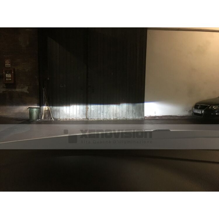 <p>Kit Xenon FocusPRO Korea 35W specifico per il faro della VW Polo 6R Highline e Luci Posizione a Led in tinta. Plug&amp;Play zero spie, contiene tutto l'occorrente. Luce Bianco Lunare 6000K.</p>
<p>&nbsp;</p>