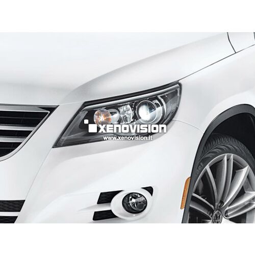 <p>Kit Xenon 35W specifico per il faro della&nbsp;VW Tiguan e Luci Posizione a Led in tinta. Plug&amp;Play zero spie, contiene tutto l'occorrente. Luce Bianco Lunare 6000k.</p>
<p>&nbsp;</p>