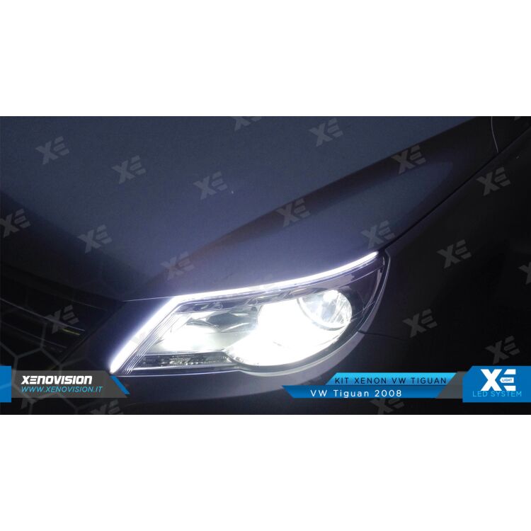 <p>Kit Xenon 35W specifico per il faro della&nbsp;VW Tiguan e Luci Posizione a Led in tinta. Plug&amp;Play zero spie, contiene tutto l'occorrente. Luce Bianco Lunare 6000k.</p>
<p>&nbsp;</p>