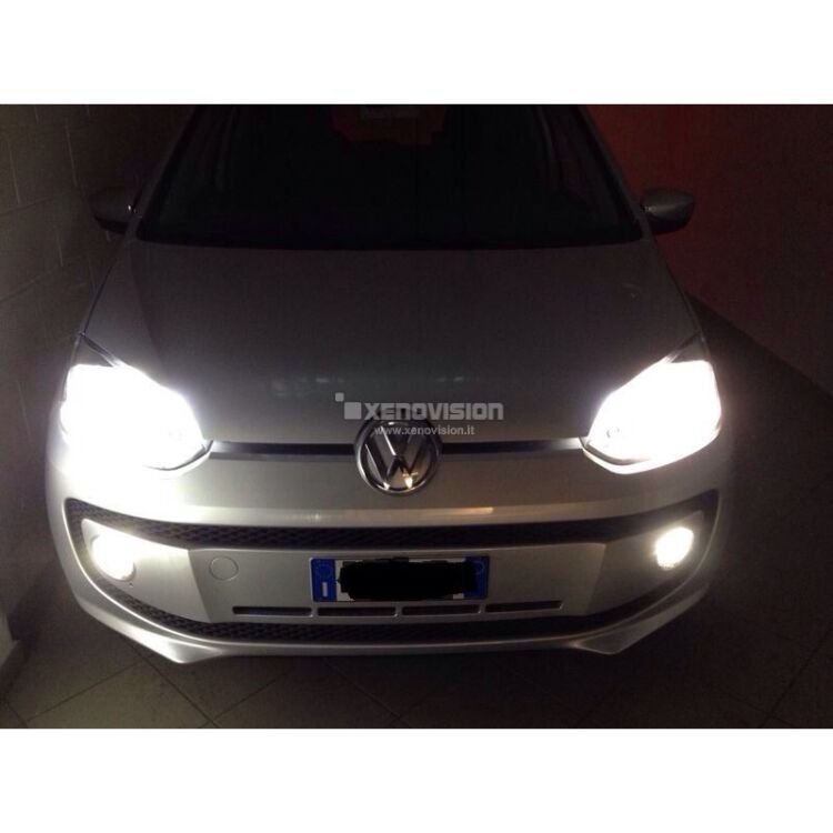 <p>Kit BiXenon 35W specifico per il faro della VW Up. Plug&amp;Play zero spie, contiene tutto l&#39;occorrente. Luce Bianco Lunare 6000k.</p>
