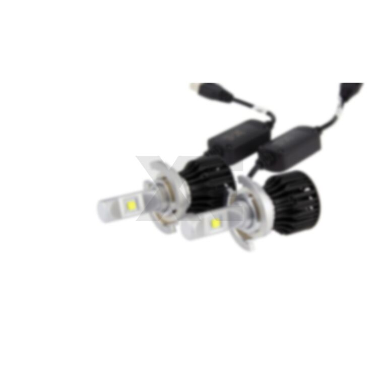 <!DOCTYPE html>
<html>
<head>
</head>
<body>
<p>Dimentica gli adattatori. Forma dell'intera lampada su misura per Kuga.&nbsp;</p>
</body>
</html>