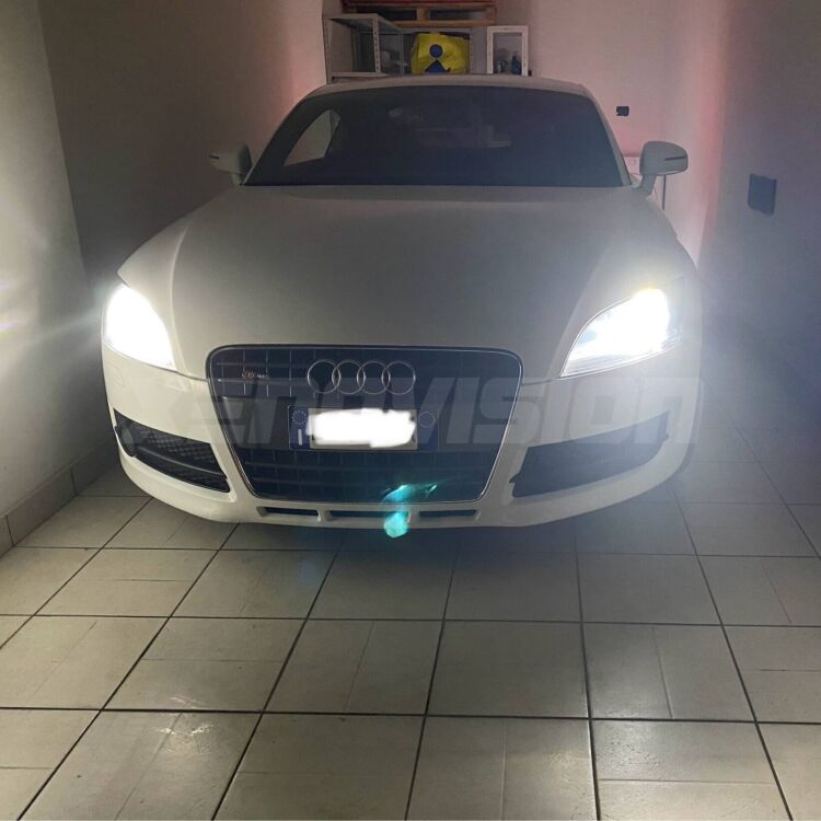 <b>Lampade xenon D1S 6000k Plug&Play</b> di ricambio per fari Anabbaglianti xenon di serie <b>Audi TT</b> 8J 2006 - 2014. Qualità Massima, Performance pari alle originali.