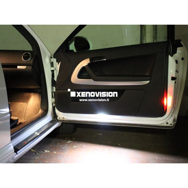 <p>&nbsp;</p>
<p><strong>3 volte pi&ugrave; luce! </strong>Una coppia di placche Led Plug&amp;Play Ultraluminose per luci interne (Bagagliaio, Portaoggetti, Sottoporta) per Audi. Rimpiazza i punti luce esistenti, zero spie, emettono molta pi&ugrave; luce. Installazione semplicissima, Qualit&agrave; Garantita Xenovision Italia.</p>