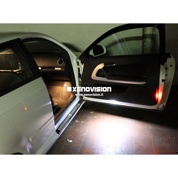 <p>&nbsp;</p>
<p><strong>3 volte pi&ugrave; luce! </strong>Una coppia di placche Led Plug&amp;Play Ultraluminose per luci interne (Bagagliaio, Portaoggetti, Sottoporta) per Audi. Rimpiazza i punti luce esistenti, zero spie, emettono molta pi&ugrave; luce. Installazione semplicissima, Qualit&agrave; Garantita Xenovision Italia.</p>