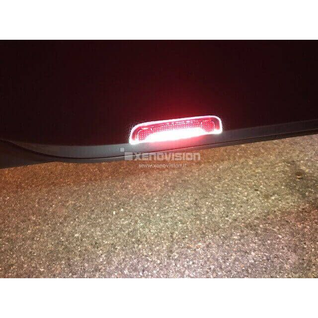 <p><strong>600 Lumen&nbsp;</strong>Una coppia di placche Led Plug&amp;Play Ultraluminose per luci pozzanghera/sottoporta POSTERIORI VolksWagen, Seat, Skoda. Rimpiazza i punti luce esistenti, zero spie. Installazione semplicissima.</p>