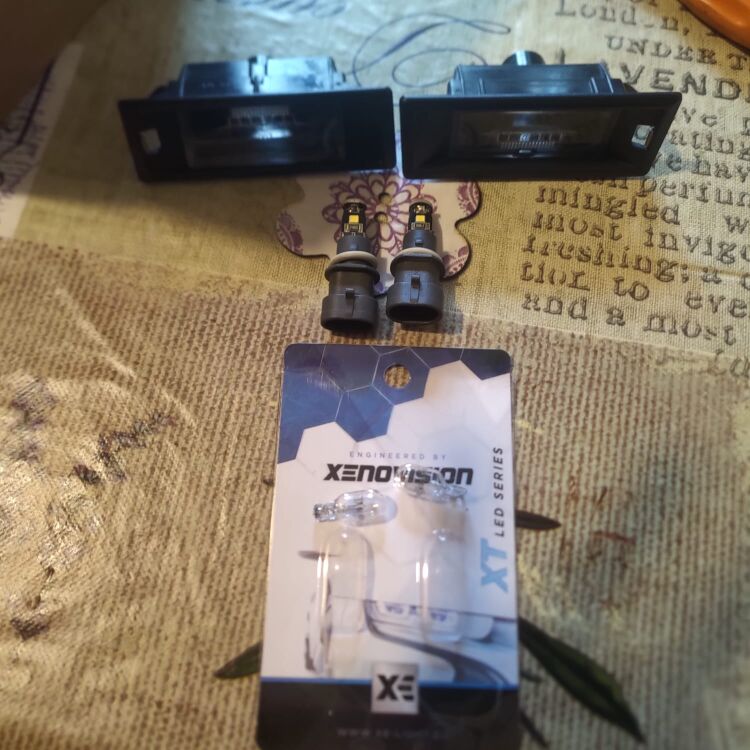 <strong>luce targa LED per Fiat Seicento</strong>  1998 - 2010. Coppia lampadine <strong>w5w</strong> Canbus compatte modello Fly Xenovision.