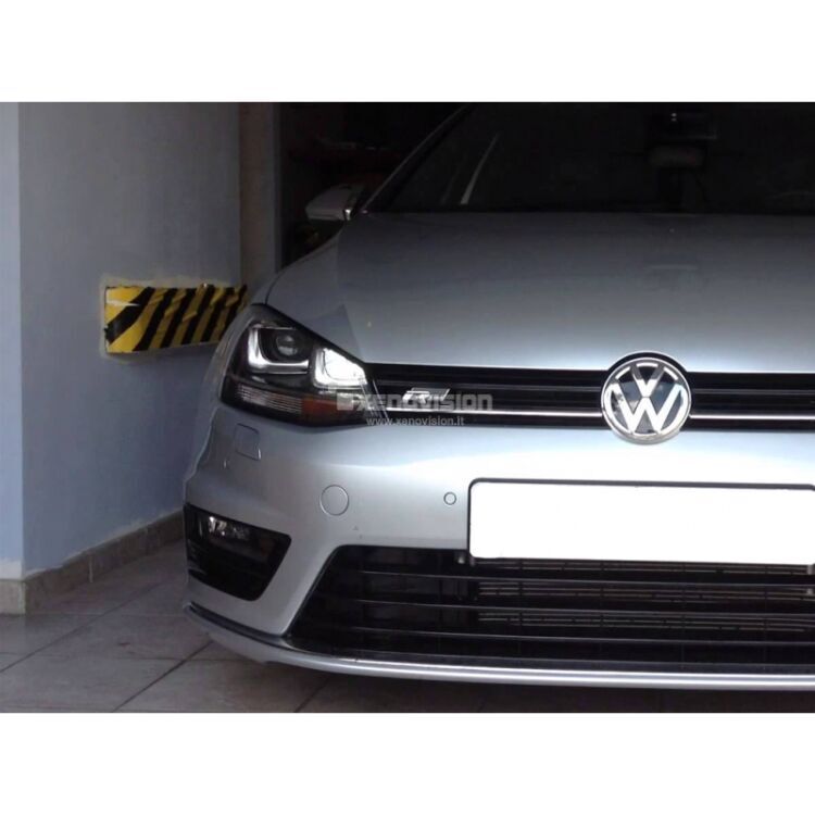 <strong>Kit luci diurne LED per VW Golf 7</strong>  con fari xenon. Lampade <strong>PW24W</strong> Canbus di Xenovision.