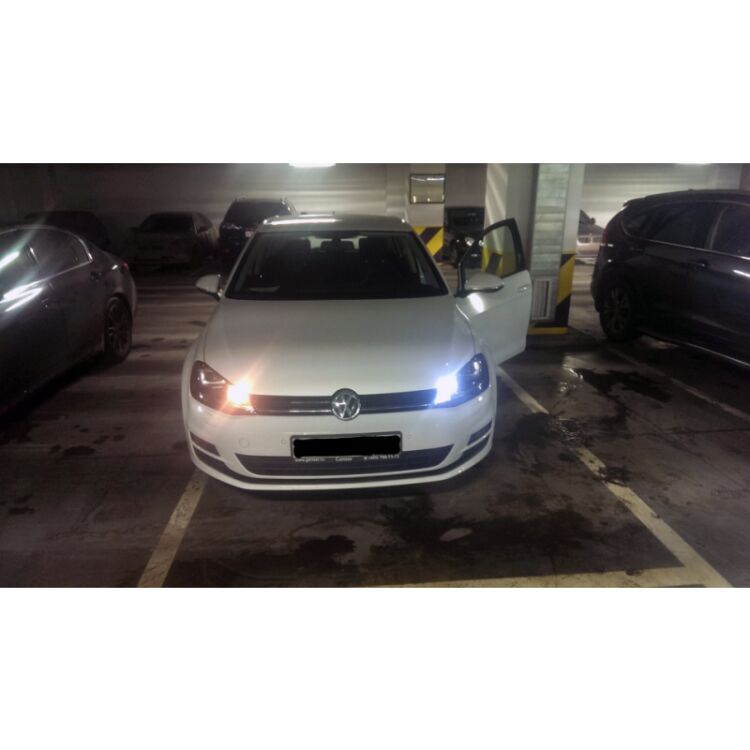 <strong>Kit luci diurne LED per VW Golf 7</strong>  con fari xenon. Lampade <strong>PW24W</strong> Canbus di Xenovision.