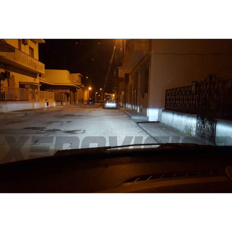 <p>Kit Retrofit HID completo con Proiettori Morimoto Mini H1 e Kit Xenon PhemonXT.</p>