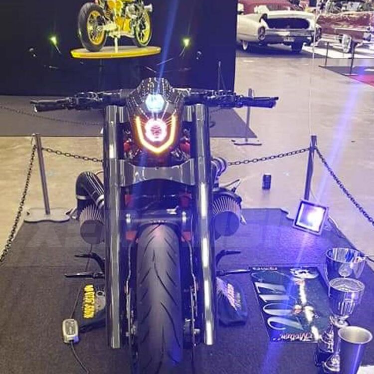 <p> </p>
<p>L'originale proiettore lenticolare bixenon per moto MT-03 con Angel Eye bianco e Demon Ring rosso. Bellissimo.</p>