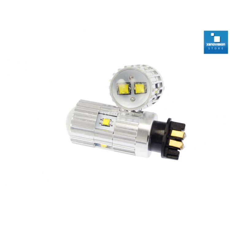 <strong>Kit luci diurne LED per BMW Serie-3</strong> F30, F80 2015 - 2019. Lampade <strong>PW24W</strong> Canbus di Xenovision.