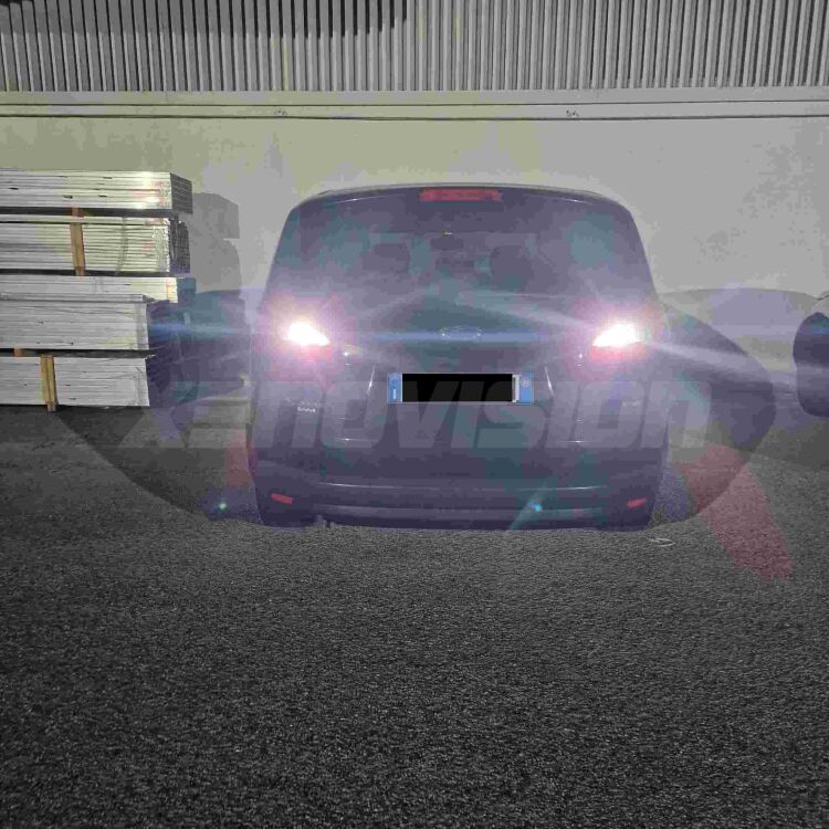 <strong>Retromarcia LED per Ford S-max</strong> WS, WA6 2006 - 2014. Lampada <strong>P21W</strong> canbus. Illumina a giorno con questo straordinario cannone LED a luminosità estrema.