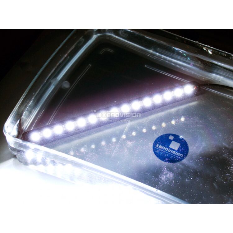<strong>400Lumen, impermeabile ed Heat Resistant.</strong> Barra in alluminio 15 Led Ultraluminosa 16x1.2cm, Impermeabile, Autoadesiva, ROSSA . Qualit&agrave; Massima Garantita Xenovision Italia.