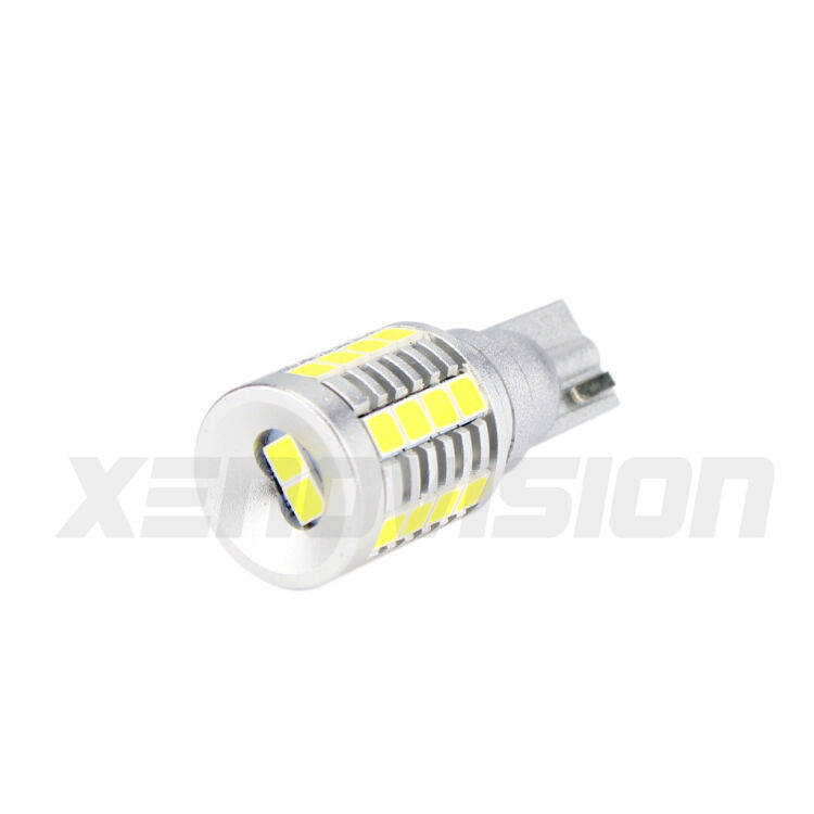 <strong>Luce retromarcia LED per Ssangyong Korando</strong> Mk3 2013 - 2019. Una lampadina <b>T15</b> esageratamente spinta: 15W di potenza, 20 volte più luce delle originali.