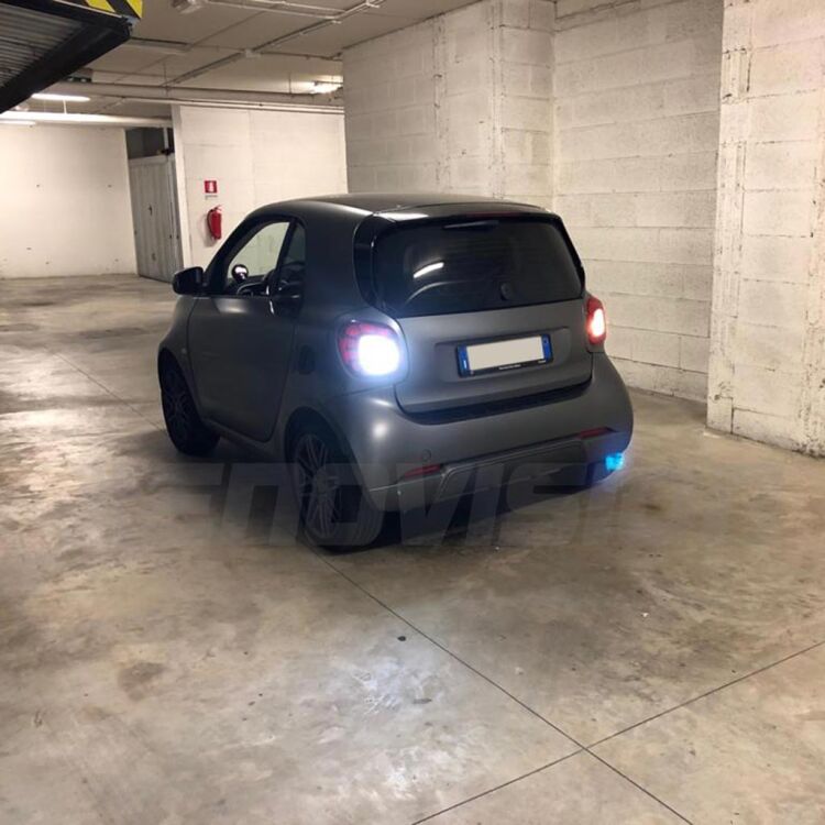 <strong>Luce retromarcia LED per Ssangyong Korando</strong> Mk3 2013 - 2019. Una lampadina <b>T15</b> esageratamente spinta: 15W di potenza, 20 volte più luce delle originali.