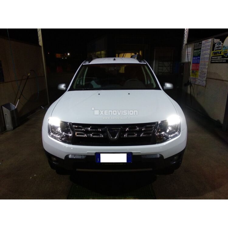 Coppia <strong>Luci diurne LED</strong> per Dacia <strong>Sandero I </strong>  2008 - 2012. Lampadine premium <strong>T20</strong> ultra luminose e super canbus, modello Pyramid Xenovision.