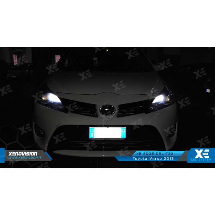 Coppia <strong>Luci diurne LED</strong> per Dacia <strong>Sandero I </strong>  2008 - 2012. Lampadine premium <strong>T20</strong> ultra luminose e super canbus, modello Pyramid Xenovision.