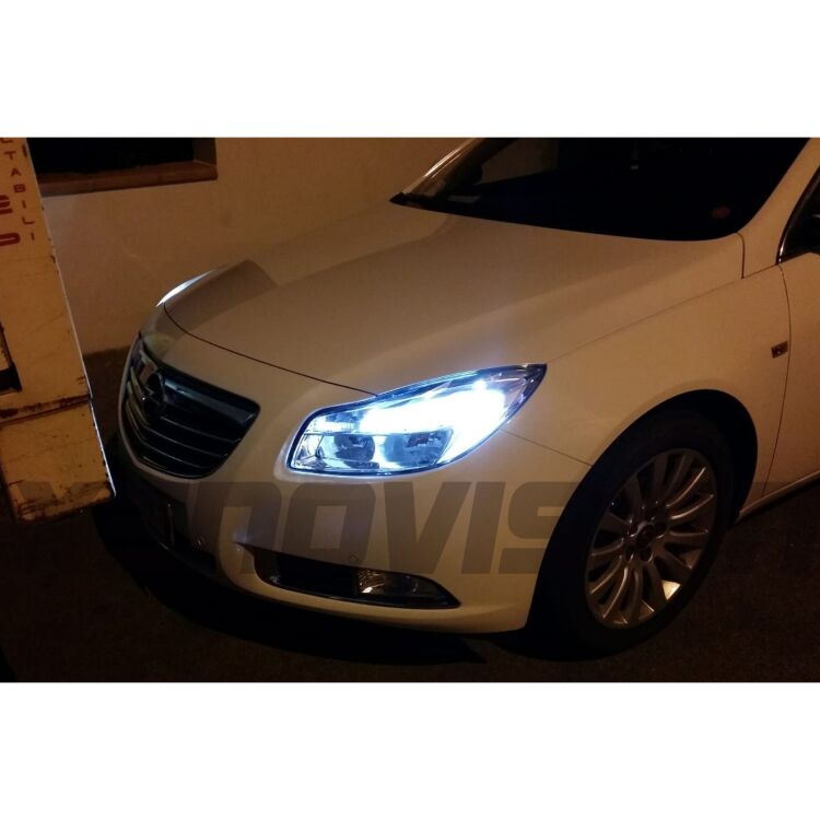 Coppia <strong>Luci diurne LED</strong> per Dacia <strong>Sandero I </strong>  2008 - 2012. Lampadine premium <strong>T20</strong> ultra luminose e super canbus, modello Pyramid Xenovision.