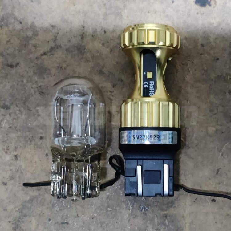 <p>Asic T20 introduce pregiati chip Philips ZES, purezza di colore e ottima luminosità. Lunga durata. Canbus 80% delle auto.</p>