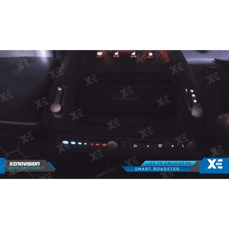 Led con innesto T5 (W3W, W1.2W), luce 360 gradi, universale, versatile e affidabile. Equipaggia tre led ad alta luminosità, ideale per le luci cruscotto e luci strumentazione.