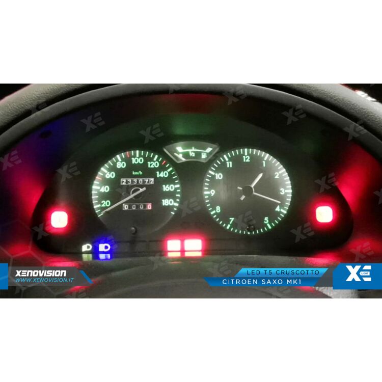 <p><strong>25 Lumen</strong>. Led con innesto T5. Universale, versatile e affidabile. Ideale per cruscotti.</p>