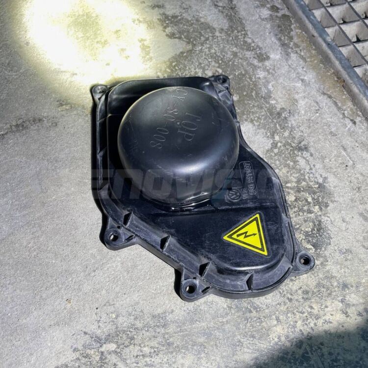 <strong>Tappi coprifaro a cupola</strong> per Anabbaglianti VW Golf 7: indispensabili per kit LED a ventola. Evitano il soffocamento ventole e fulminazione del kit LED.