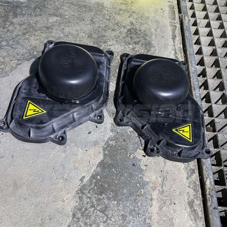 <strong>Tappi coprifaro a cupola</strong> per Anabbaglianti VW Golf 7: indispensabili per kit LED a ventola. Evitano il soffocamento ventole e fulminazione del kit LED.