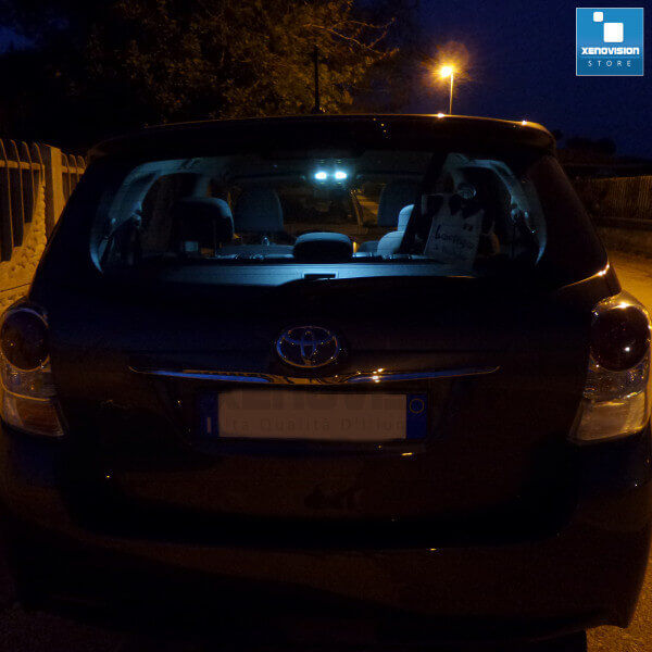 <strong>LED luce bagagliaio w5w per Dacia Jogger</strong>  2021 in poi. Una lampadina <strong>w5w</strong> canbus luce bianca 6000k modello Aura Xenovision.