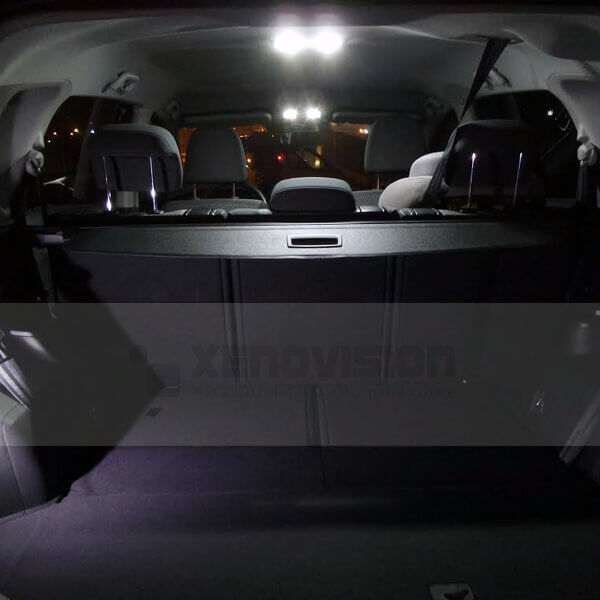 <strong>LED luce bagagliaio w5w per Dacia Jogger</strong>  2021 in poi. Una lampadina <strong>w5w</strong> canbus luce bianca 6000k modello Aura Xenovision.
