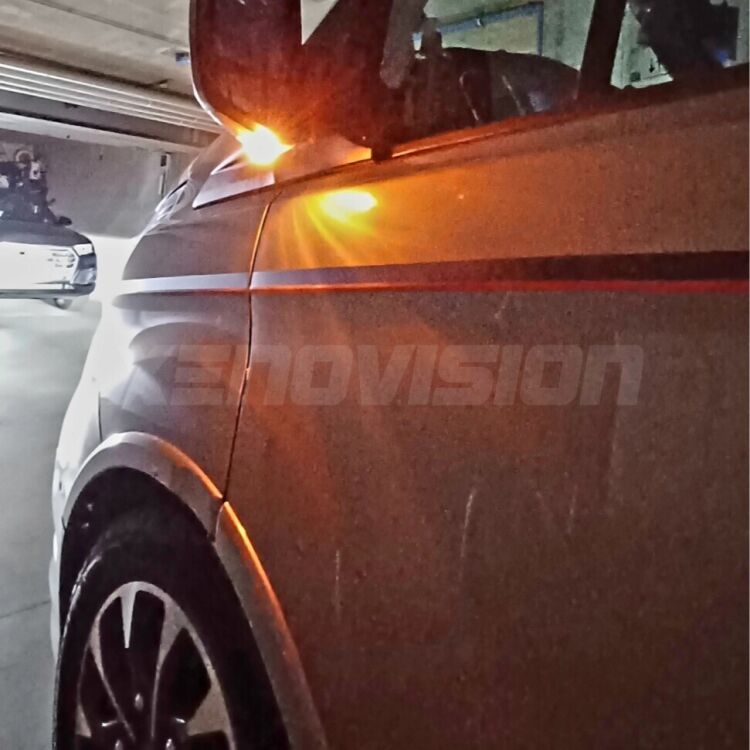 <strong>LED freccia laterale w5w per Mini Paceman</strong> R61 2012 - 2016. Una lampadina <strong>w5w</strong> canbus luce arancio modello Ory Xenovision.