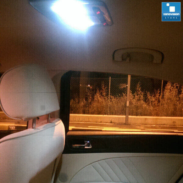 <p>Blister contenente 2x Led W5W (T10), universali, versatili e affidabili. Equipaggiano un chip Led SMD5050, incapsulato in una protezione trasparente, perfetto per chi vuole avvicinarsi all'illuminazione LED.</p>